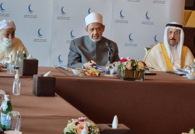 رئيس المجلس الأعلى للشؤون الإسلامية يشارك في أعمال الاجتماع الدوري لمجلس حكماء المسلمين
