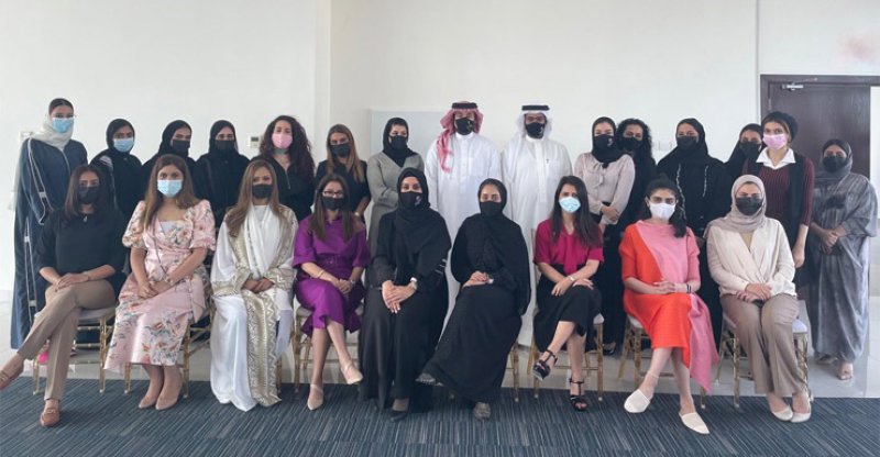 الرئيس التنفيذي لمركز الاتصال الوطني: المرأة البحرينية تُمثّل ركيزة أساسية في رفد المسيرة التنموية الشاملة