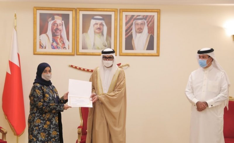 سمو محافظ المحافظة الجنوبية يكّرم عدداً من العناصر النسائية بمناسبة يوم المرأة البحرينية