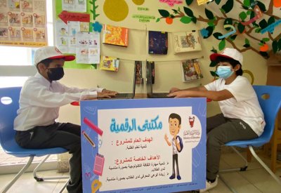 مكتبة متنقلة تثير شغف القراءة لدى طلبة الابتدائي