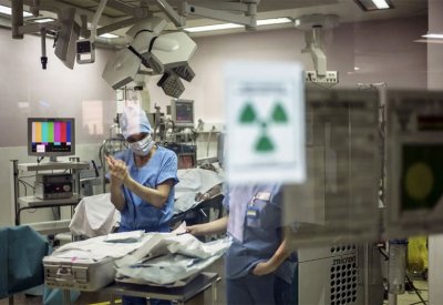 خطأ طبي فادح.. تغريم طبيب بتر الساق الخاطئة لمريض