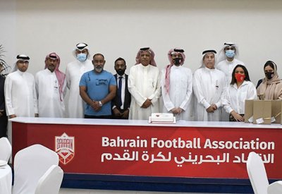 الاتحاد البحريني لكرة القدم يحتفي بموظفاته