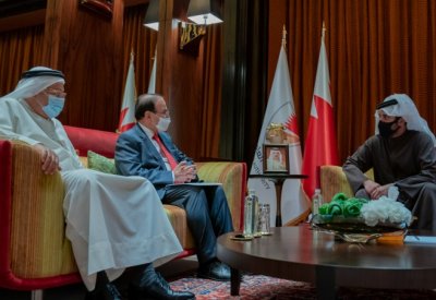 خالد بن حمد يوجه لإجراء الدراسات لخفض استهلاك الكهرباء والاستعانة بالطاقة البديلة
