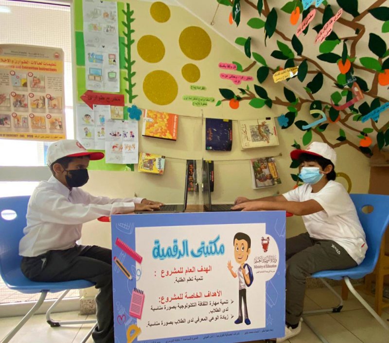 مكتبة متنقلة تثير شغف القراءة لدى طلبة الابتدائي