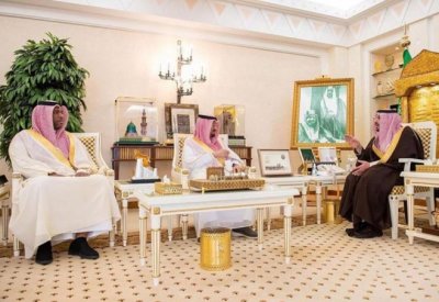 أمير "القصيم" يستقبل الشيخ حمود بن عبدالله آل خليفة بمناسبة انتهاء فترة عمله كسفير للبحرين في الرياض
