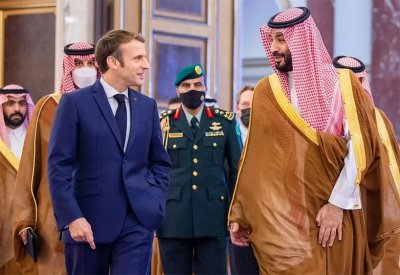 بالفيديو: الأمير محمد بن سلمان يستقبل الرئيس الفرنسي إيمانويل ماكرون