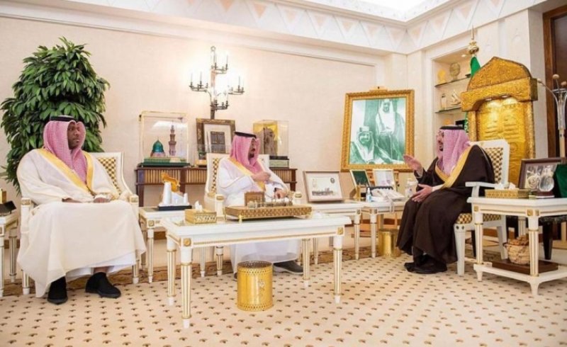أمير "القصيم" يستقبل الشيخ حمود بن عبدالله آل خليفة بمناسبة انتهاء فترة عمله كسفير للبحرين في الرياض