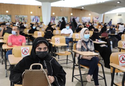 طلبة التمهيدي بجامعة البحرين يتعرفون مباني الجامعة وخدماتها الأكاديمية والإدارية