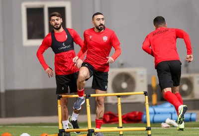 الأحمر يرفع شعار الفوز في مواجهة " أكون أو لا أكون " أمام عمان