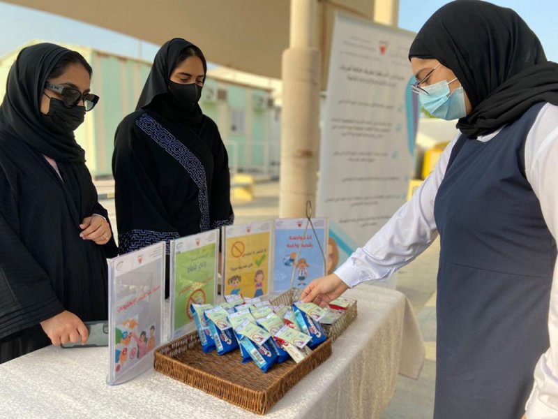 طالبات ثانوي ينفذن حملة توعوية بالاستخدام الآمن للتكنولوجيا