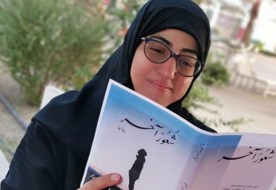 معلمة بحرينية تفوز بالمركز الثاني في مسابقة "تنوير" للروايات