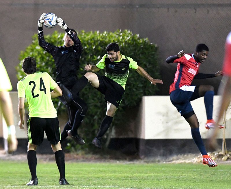 الكهرماء ببراعه يتخطى تطوير في دوري الشركات الكروي