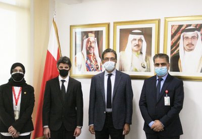 البروفيسور الغنيمي يُجري 10 عمليات جراحية معقدة لمرضى (طب الأطفال) بالسلمانية