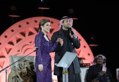 فؤاد عبدالواحد "يزف" أصالة على عريسها في مسرح "ليالي أوايسس"
