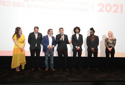 استقبال حافل في العرض العالمي الأول لفيلم شرف بمهرجان البحر الأحمر