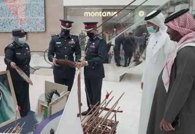 مدير الإصلاح والتأهيل يفتتح معرض حقوق الإنسان بمجمع السيف