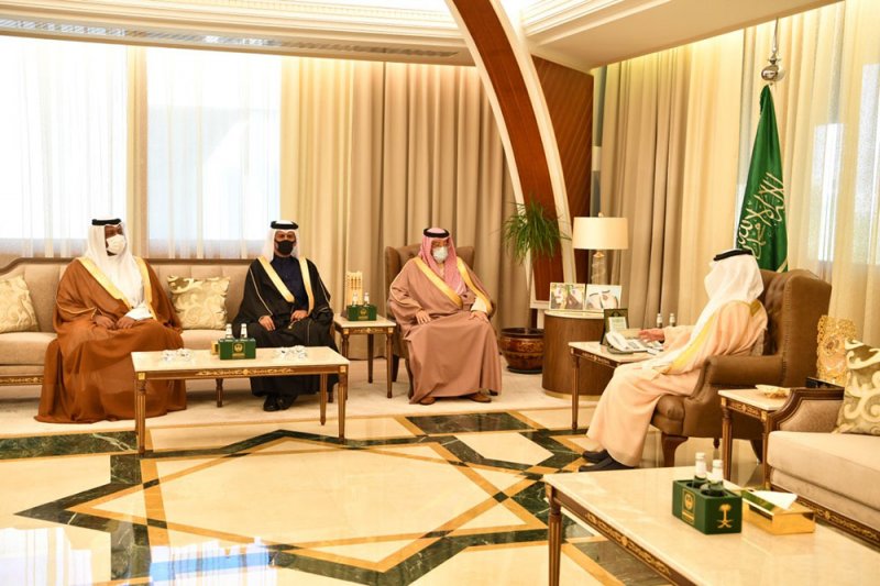 سمو أمير المنطقة الشرقية يستقبل سفير البحرين في الرياض بمناسبة انتهاء فترة عمله