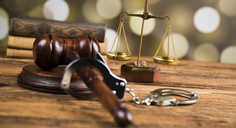 امرأة أربعينية تزور هويتها.. وتقنع الجميع بأن عمرها 22