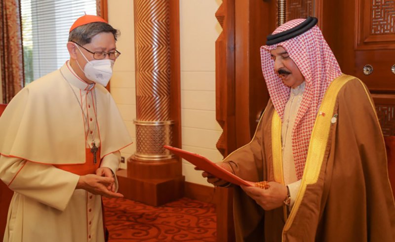 جلالة الملك يستقبل عميد مجمع تنوير الشعوب للكرسي الرسولي بالفاتيكان و رئيس الأساقفة القاصد الرسولي لدى الكويت وقطر ومملكة البحرين والنائب الرسولي في جنوب شبه الجزيرة العربية