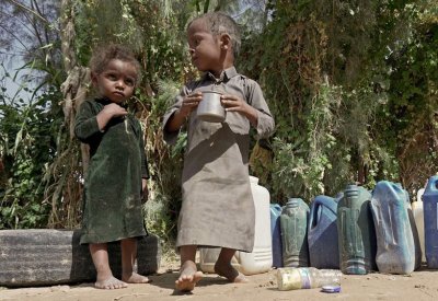 البرد يقتل 3 أطفال بمخيمات النازحين في مأرب اليمنية