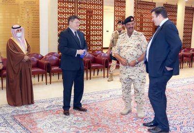 القائد العام لقوة دفاع البحرين يبحث مع وزير القوات المسلحة بالمملكة المتحدة الموضوعات ذات الاهتمام المشترك