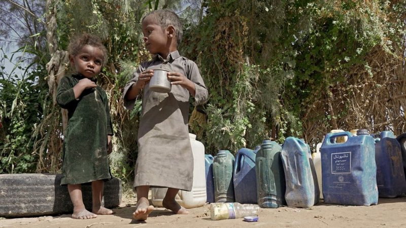 البرد يقتل 3 أطفال بمخيمات النازحين في مأرب اليمنية