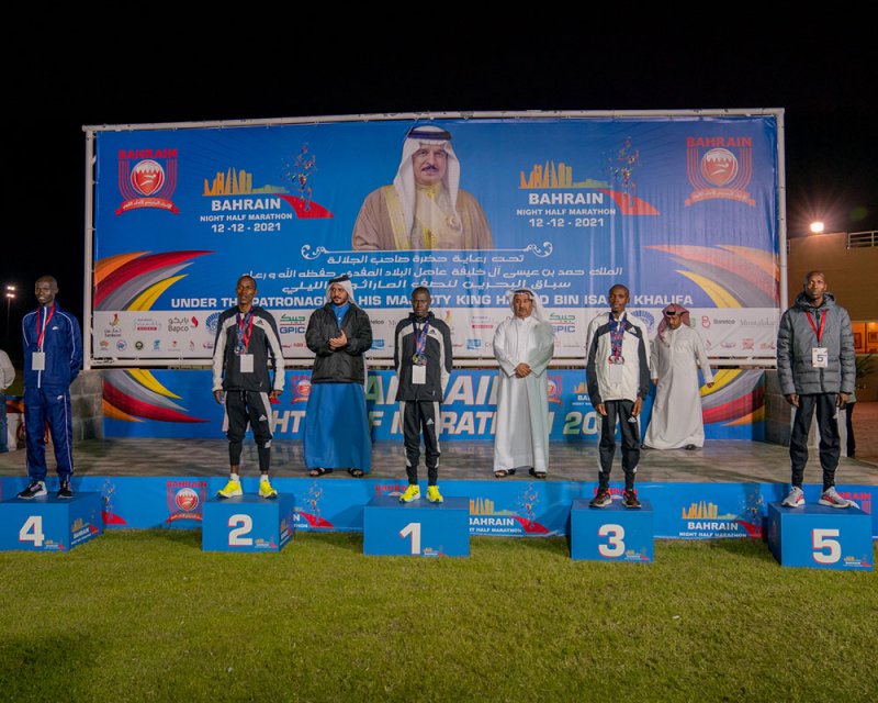 خالد بن حمد يشيد برعاية جلالة الملك لسباق نصف ماراثون البحرين الملكي الليلي