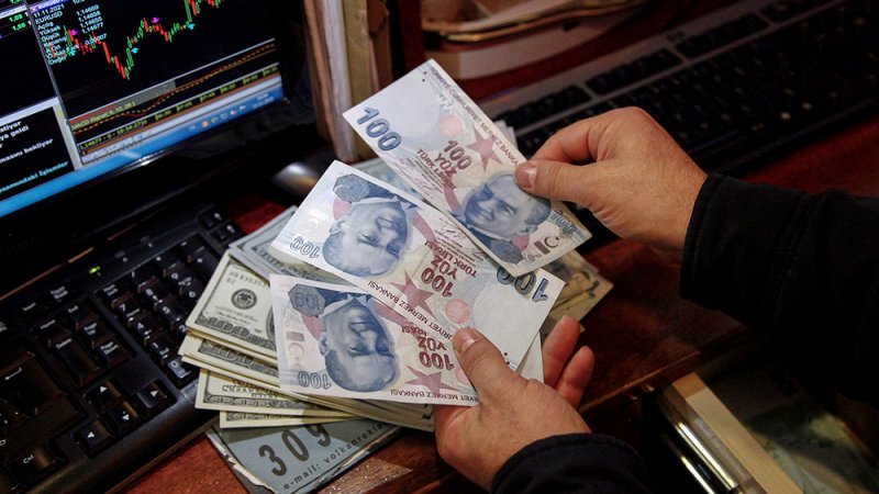 الليرة التركية عند قاع جديد.. تجاوزت 14.74 مقابل الدولار