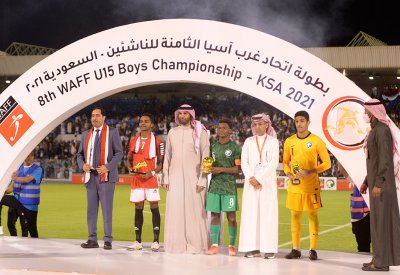 علي بن خليفة يتوج منتخب اليمن بطلاً لبطولة غرب آسيا الثامنة للناشئين