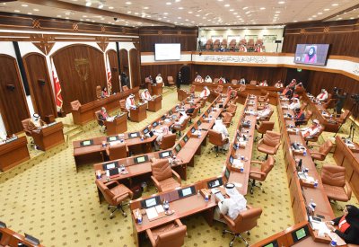 النواب يستوضح الترخيص للأجانب بمزاولة الأنشطة التجارية