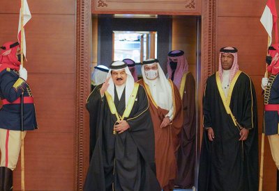 جلالة الملك المفدى يغادر أرض الوطن ليترأس وفد مملكة البحرين في أعمال القمة الخليجية