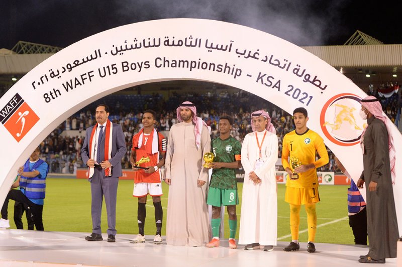 علي بن خليفة يتوج منتخب اليمن بطلاً لبطولة غرب آسيا الثامنة للناشئين