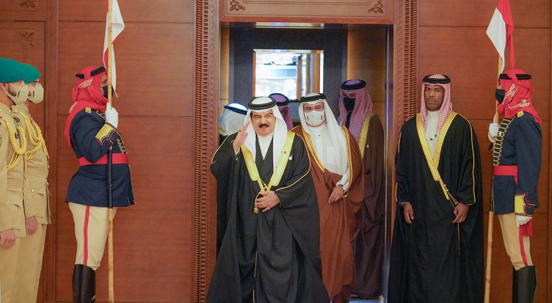 جلالة الملك المفدى يغادر أرض الوطن ليترأس وفد مملكة البحرين في أعمال القمة الخليجية
