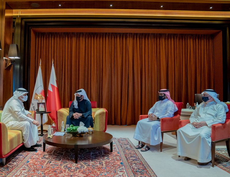خالد بن حمد يستعرض مع وزير المالية والاقتصاد الوطني خطط وبرامج الهيئة لتطوير الرياضة