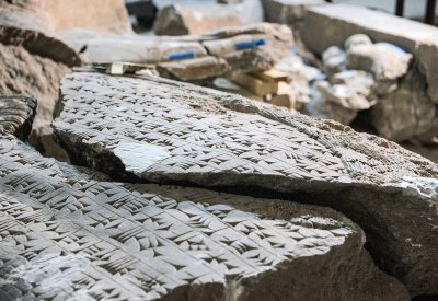 متحف الموصل.. عملية دؤوبة لترميم قطع أثرية دمّرها "داعش"