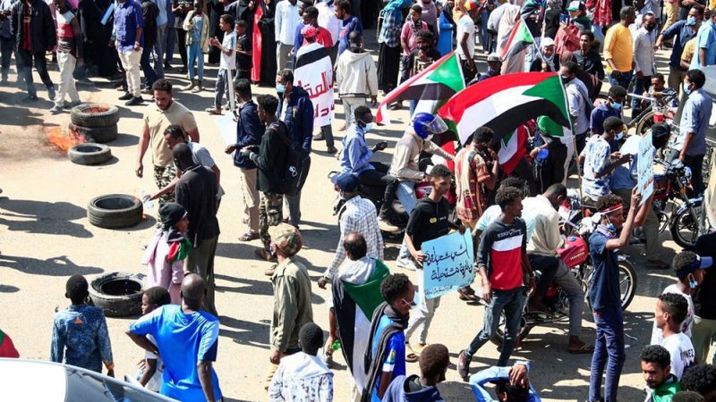 السودان.. تنديد بـ"العنف" وحمدوك والبرهان يحذّران