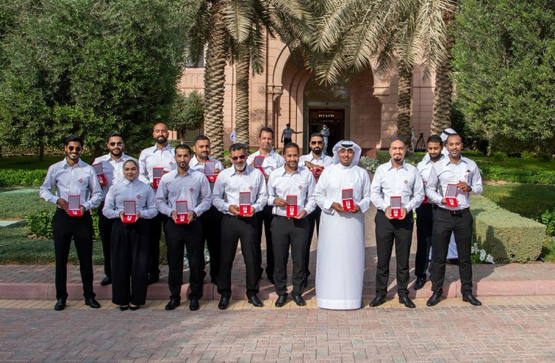 رئيس حلبة البحرين يعرب عن شكره وتقديره بمناسبة منح أعضاء فريق حلبة البحرين الدولية وسام الأمير سلمان بن حمد
