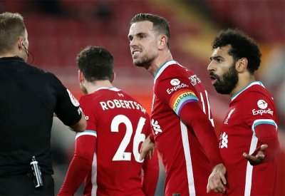 قائد ليفربول يهاجم الدوري الإنجليزي.. ويوجه اتهامات خطيرة