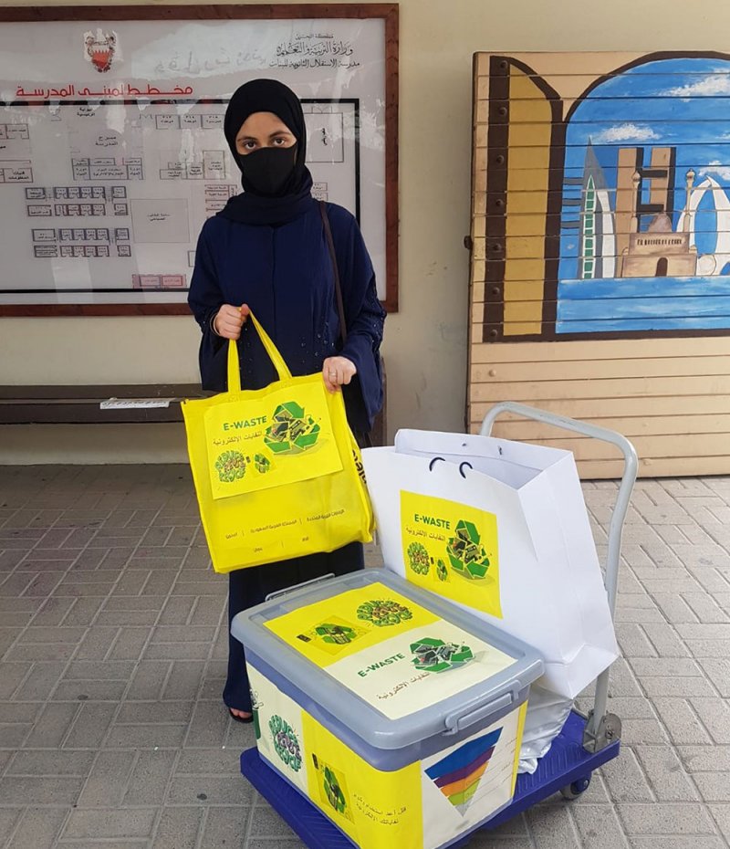 الطالبة مريم بهزاد تتألق في العمل التطوعي والخيري