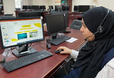 طالبة بحرينية تشارك في دراسة عن إعادة تدوير الكمامات