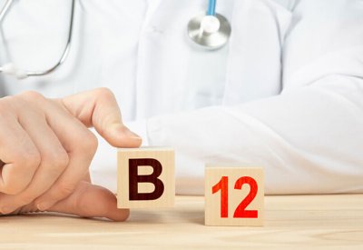 علامة منذرة لنقص فيتامين B12 في الساقين يمكن أن تحدث "فقط في الليل"