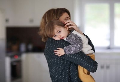 تحديد الأسباب الجينية الأولى للوفاة المفاجئة غير المبررة لدى الأطفال بعد عمر السنة