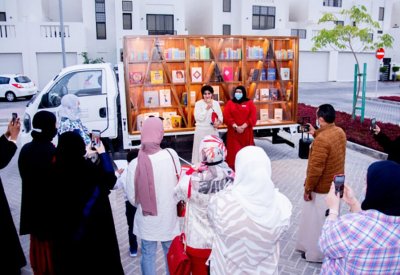 بالصور: انطلاق المكتبة الخليفية المتنقلة.. وهذه مواعيدها