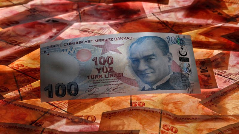 الليرة التركية تصدم صغار المستثمرين.. وزير المالية يعترف: لقد أُحرِقوا!
