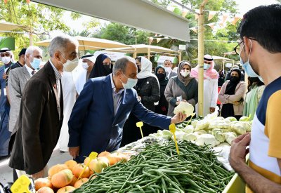وزير البلديات يفتتح سوق المزارعين: نحتفي هذا العام بالنظم الغذائية الصحية