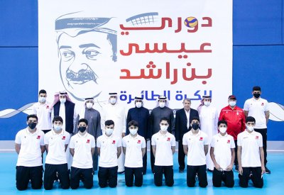 علي بن محمد يكرم منتخب الصغار بطل المهرجان الخليجي