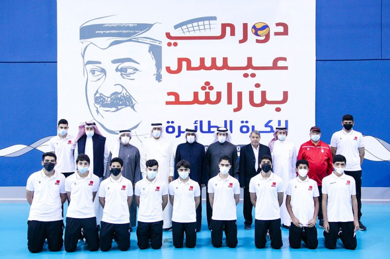 علي بن محمد يكرم منتخب الصغار بطل المهرجان الخليجي
