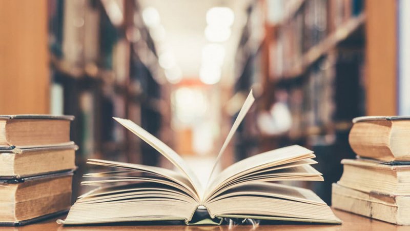 أفضل 5 كتب لعيش حياة أكثر سعادة وتوازناً في عام 2022