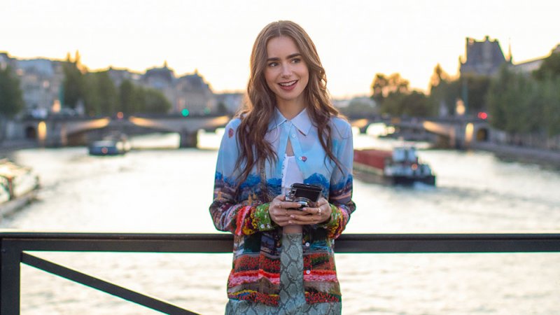 عودة ناجحة لمسلسل"Emily in Paris" بموسم ثانِ على "نتفليكس"