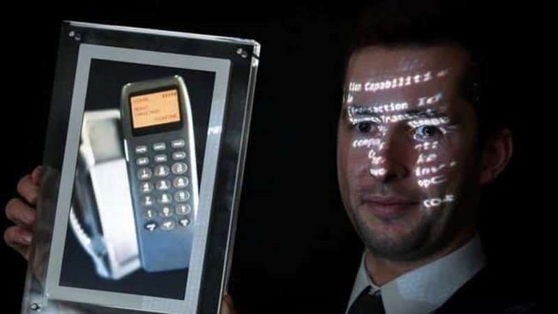 بيع أول رسالة هاتف نصية في العالم بطريقة غريبة.. هذا ثمنها!